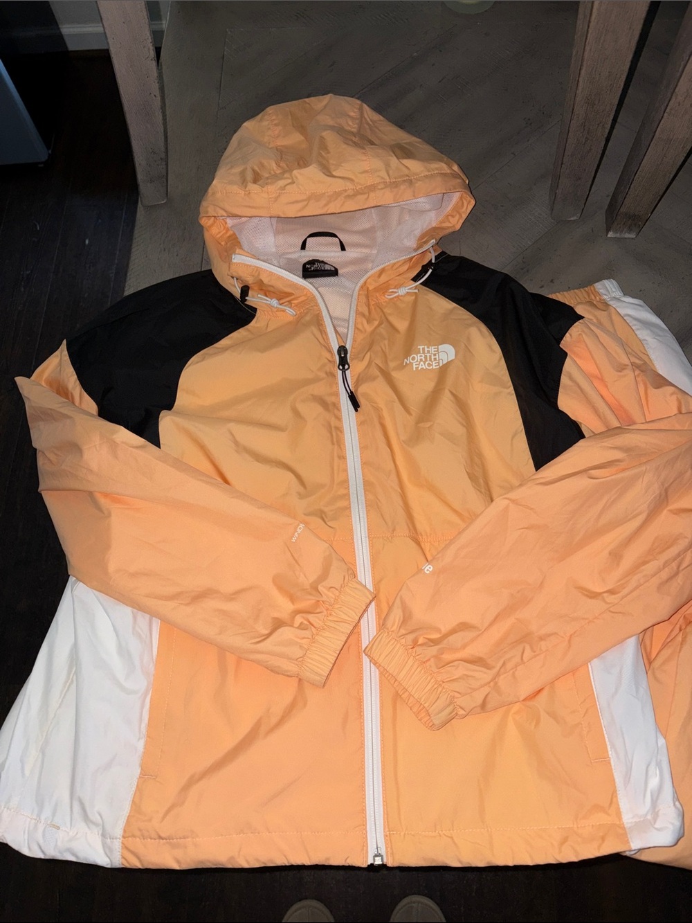 The North Face Womens Peach, Black & White Windbreaker Jacket and Joggers Set - Picture 2 of 14